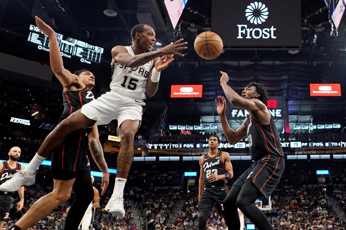 NBA: Spurs finish on upward swing, beat NBA-worst Pistons