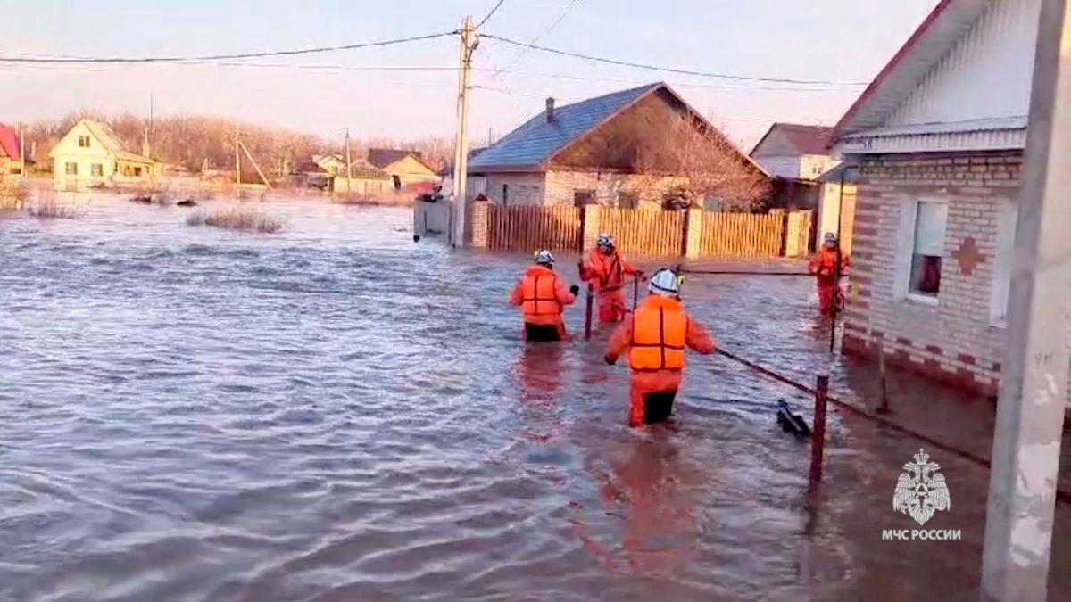 Record flood waters rise in Russia’s Urals, forcing thousands to evacuate