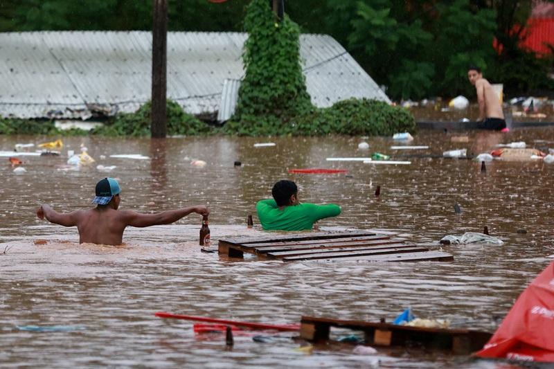 Death toll from rains in southern Brazil climbs to 13