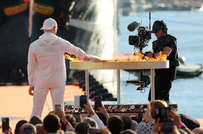 Olympic flame arrives in Marseille amid tight security