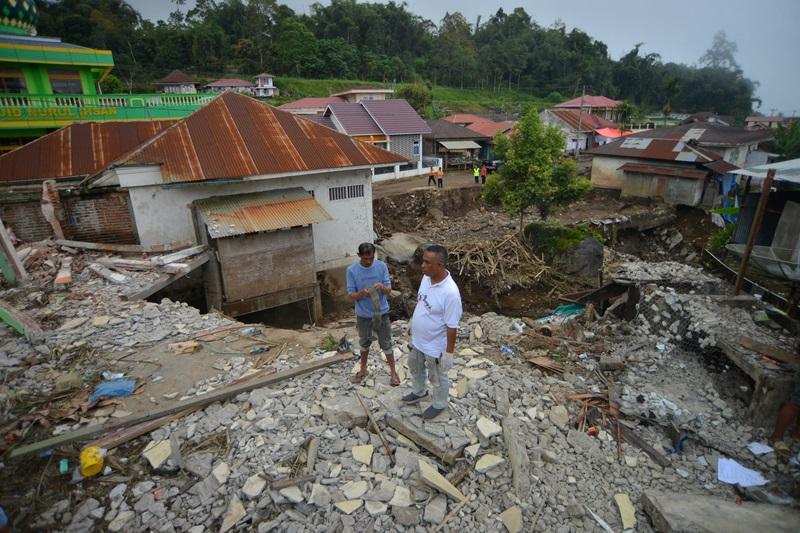 Indonesia's toll rises to 62 from deadly Sumatra floods, 25 still missing
