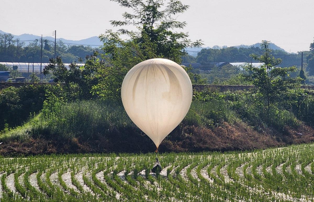 South Korea on alert for more trash balloons from the North