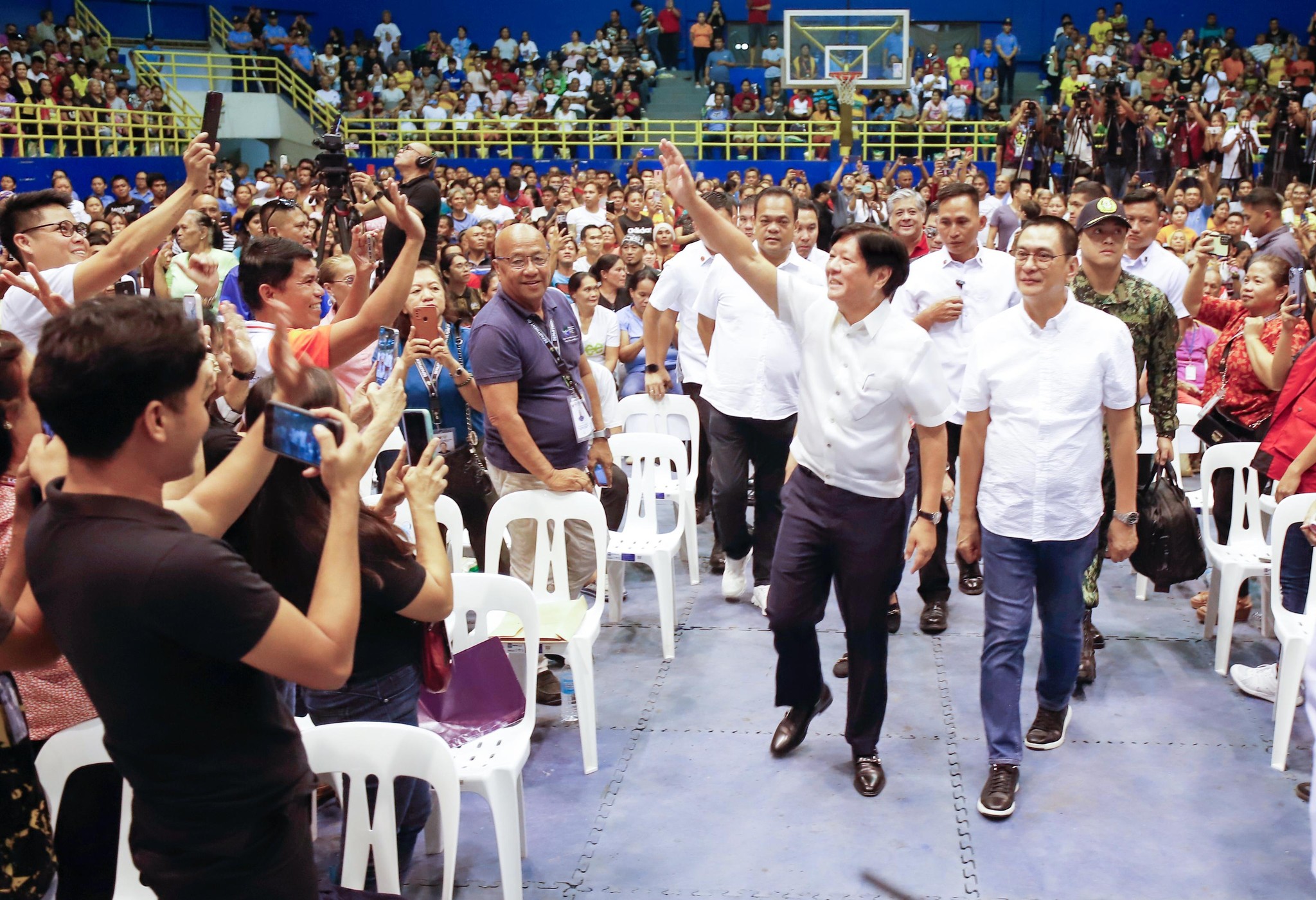 President Marcos distributed cash assistance to those affected by the El Niño weather phenomenon