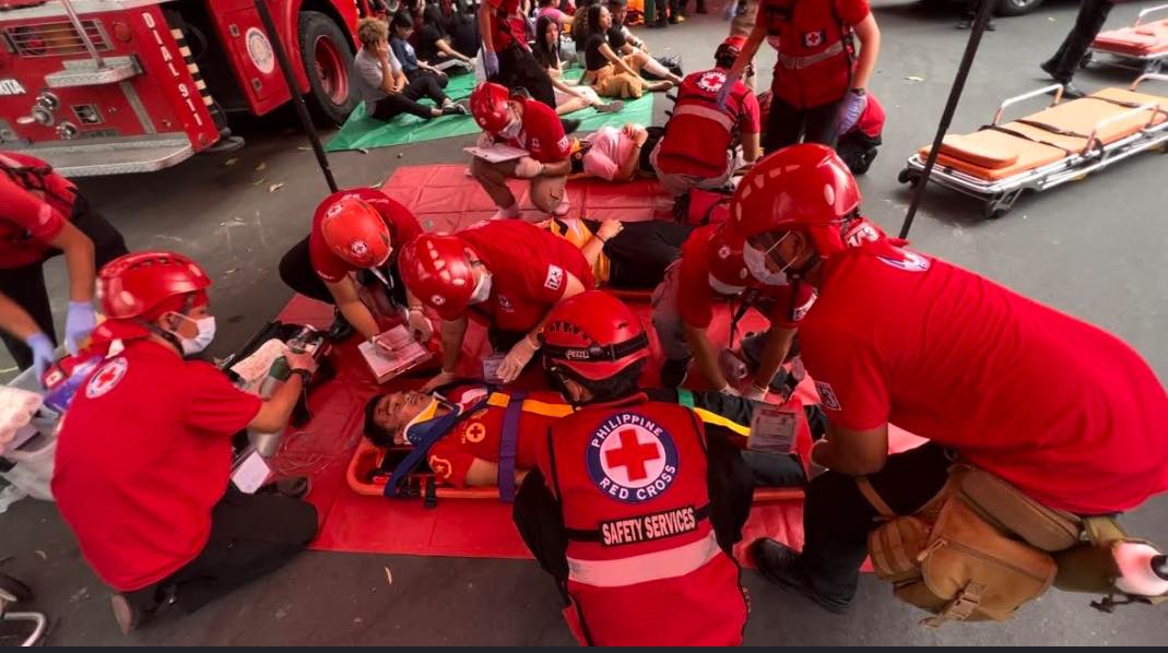 Mass casualty simulation isinagawa ng Philippine Red Cross bilang paghahanda sa malakas na lindol thumbnail