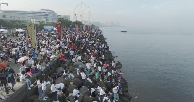 The largest haul and biggest participation to-date: The 38th International Coastal Clean-up had 17,000 volunteers across 15 SM Malls in 12 locations nationwide. It is an annual community-driven partnership between SM Supermalls, SM Cares, the DENR, LGUâ€™s and the volunteers from the SM community.