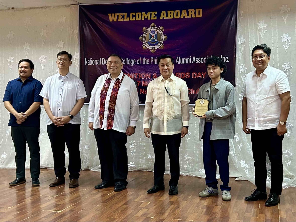 GMA News Online reporter receives award for West PH Sea coverage 