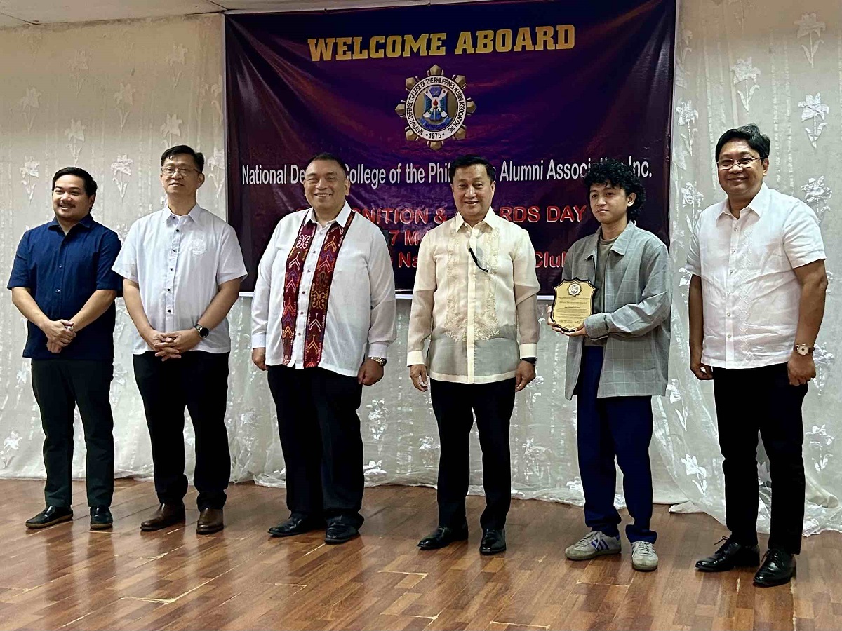 GMA News Online reporter receives award for West PH Sea coverage | GMA ...