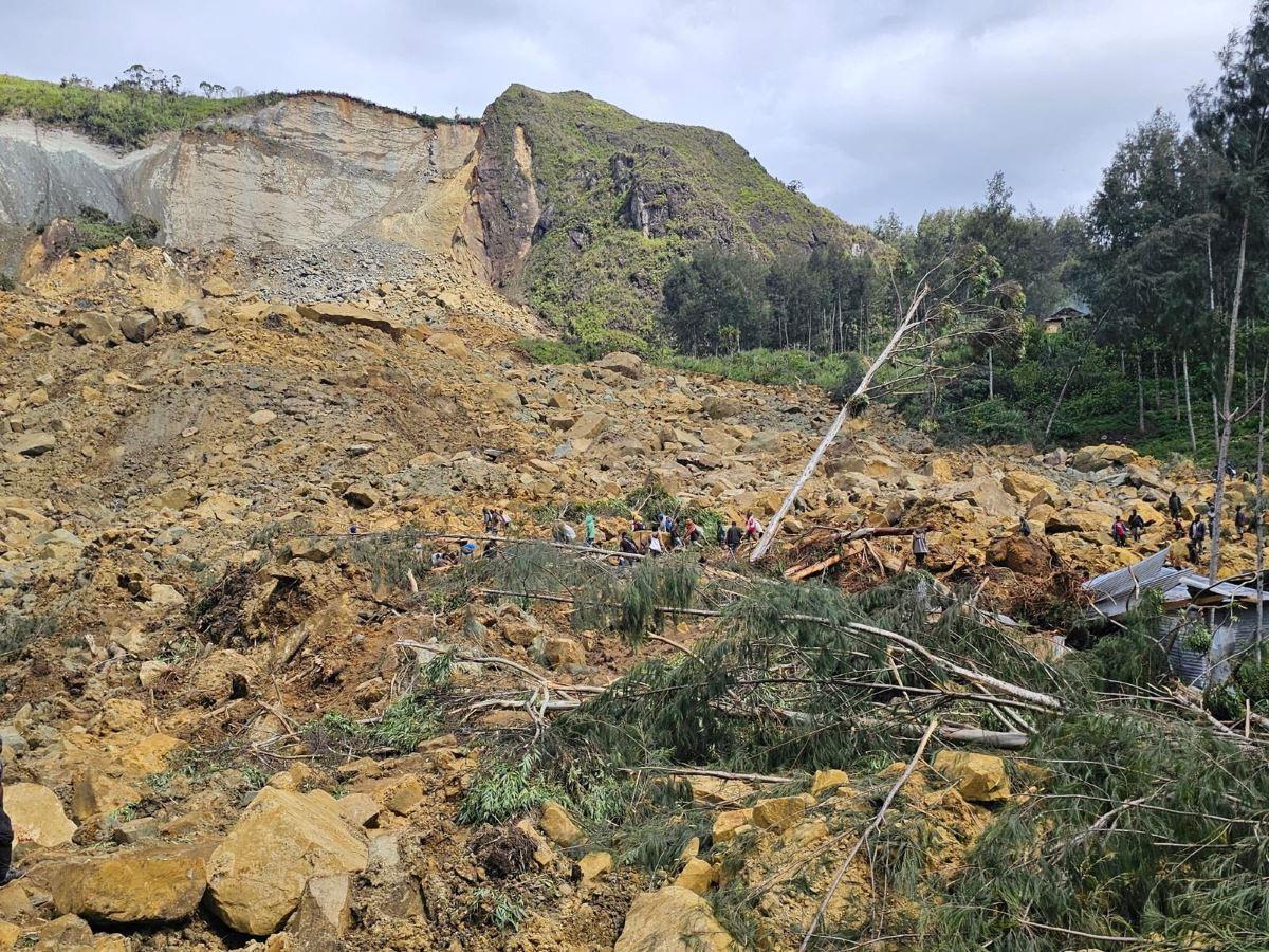 More than 2,000 buried alive in Papua New Guinea landslide