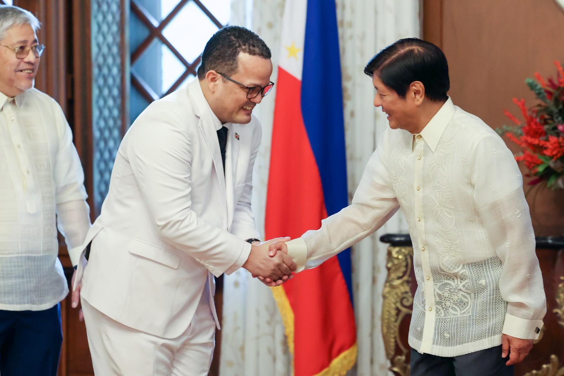 Marcos welcomes non-resident envoys to strengthen ties with other countries