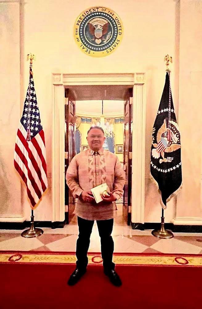 Dr. Roy Basa, named Teacher of the Year in New Mexico, US, at the White House