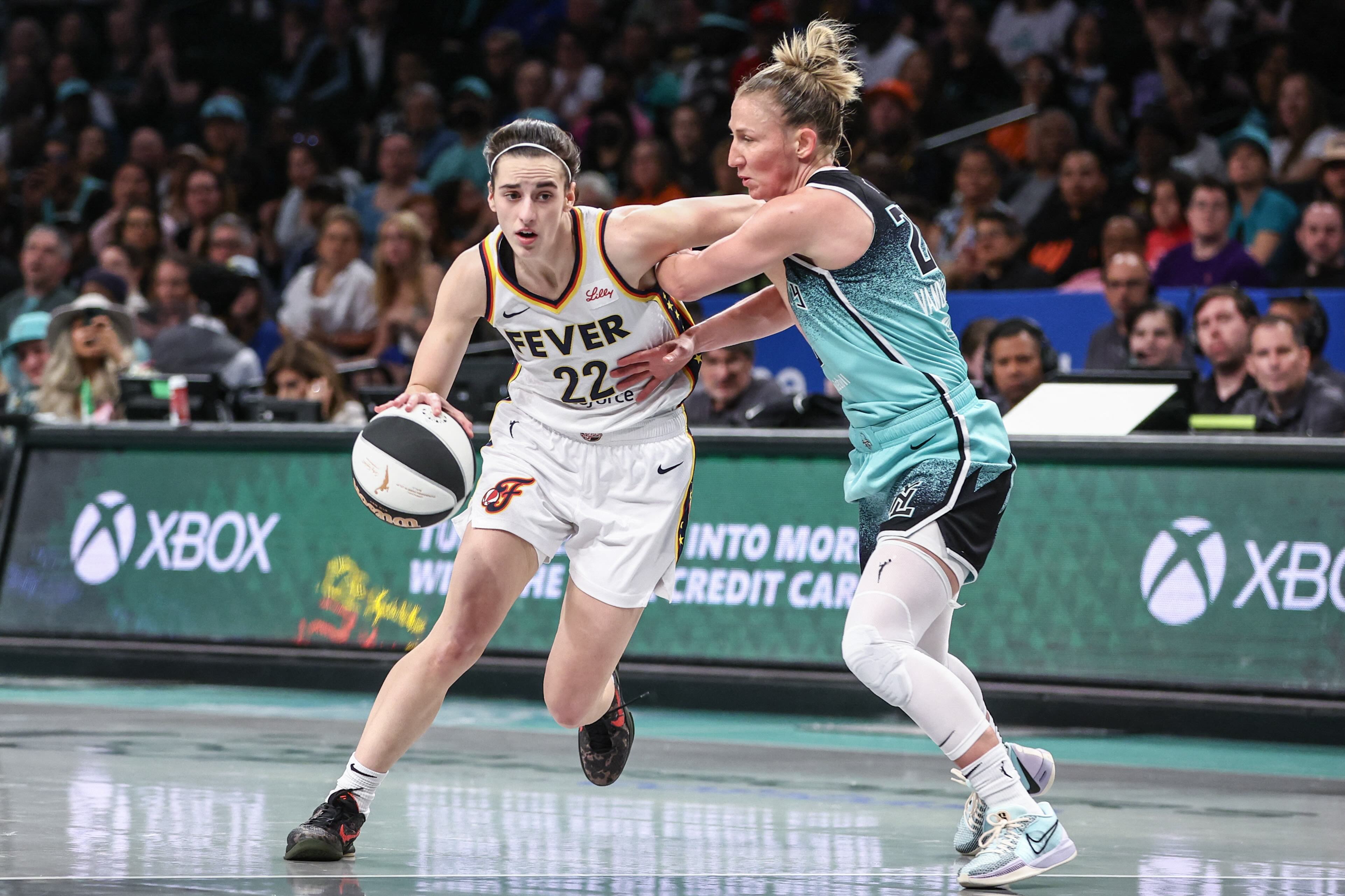 Caitlin Clark goes for 30 as Fever top winless Mystics