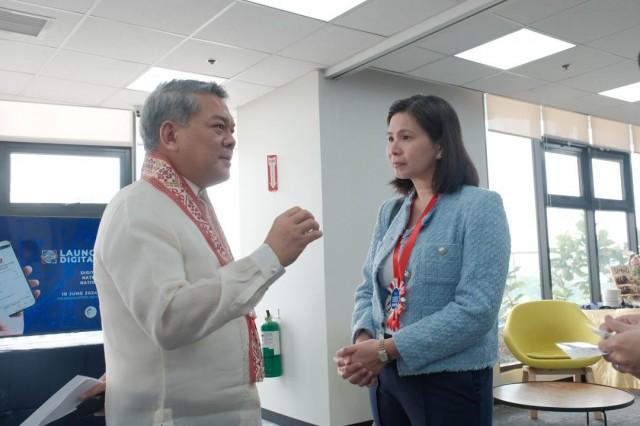 National Statistician Usec. Dennis Mapa talks to GCash Head of Customer Experience Joanne Avendano at the sidelines of the National ID eVerify launch.