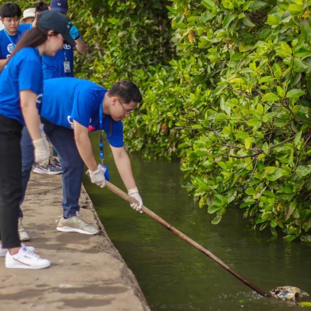 SM City Bataan volunteers protecting our aweSM seas