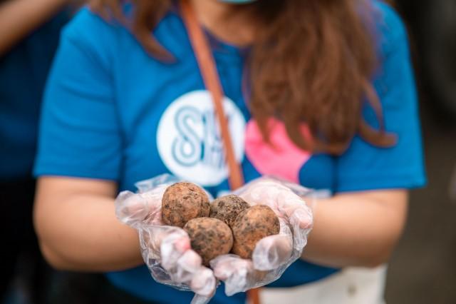 SM City Puerto Princesa volunteer shows the trash they collected during the clean-up