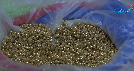 Timbog ang isang Cameroonian matapos siyang magbenta ng dalawang kilo ng pekeng gold pellets