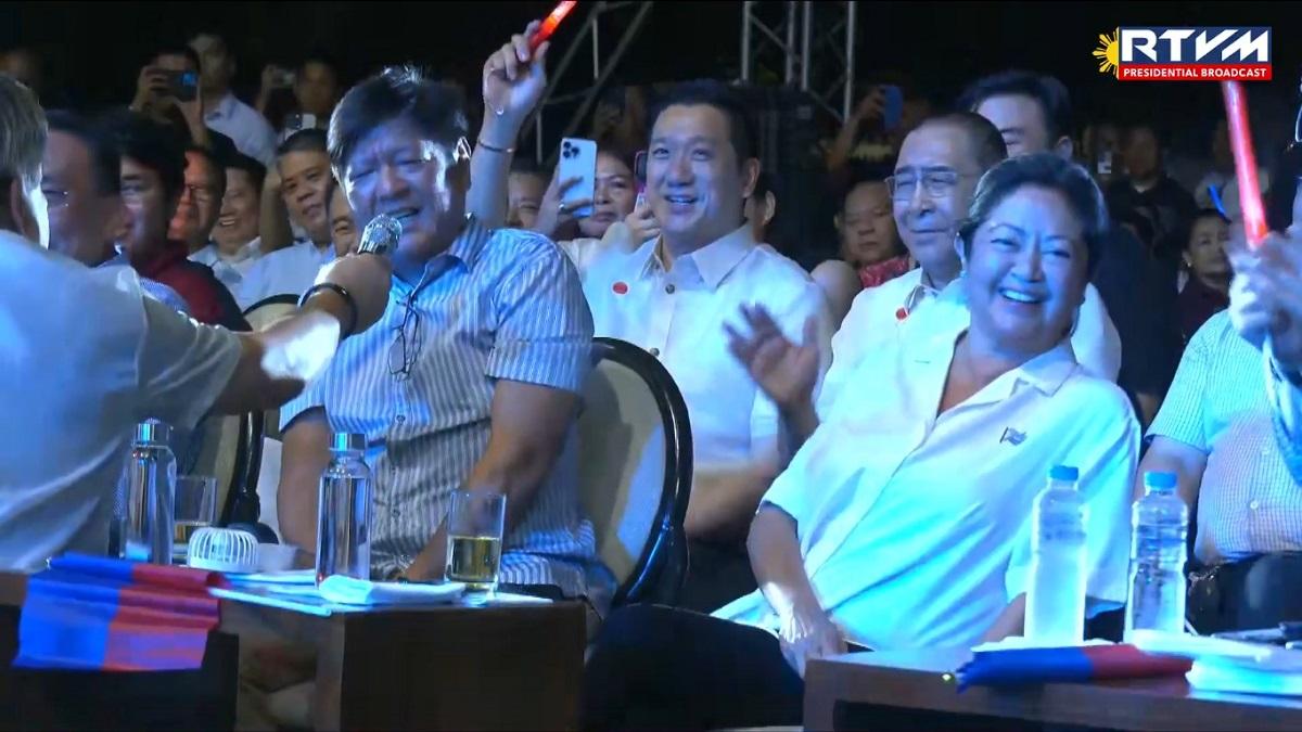 Marcos sings chorus of ‘Be My Lady’ at Konsyerto sa Palasyo