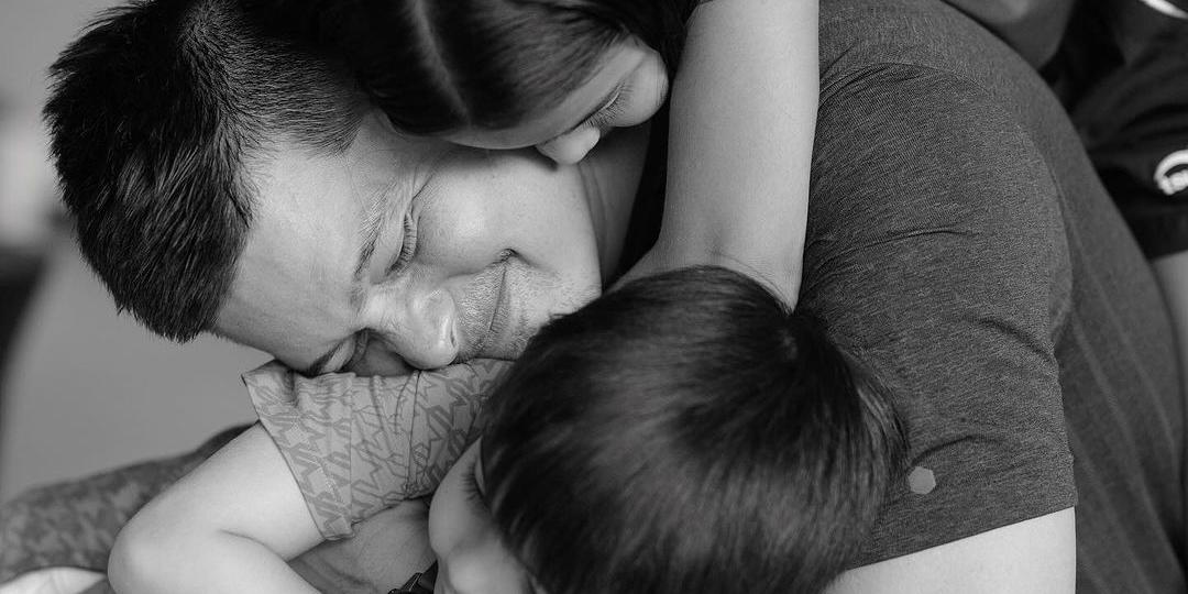 Dingdong Dantes posts sweet photo with kids Zia and Sixto: 'Not many, but much'