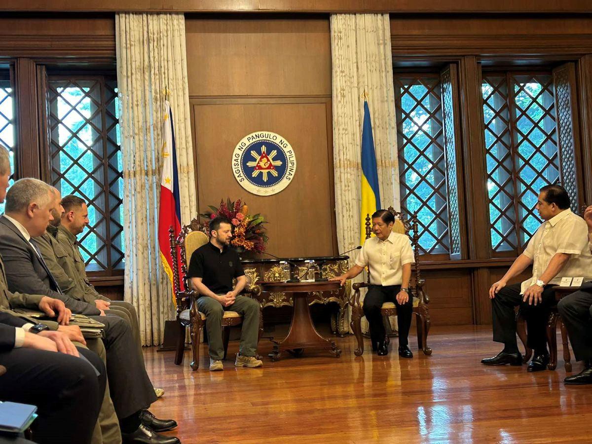 Zelenskyy arrives in the Philippines, to meet with Marcos on Monday