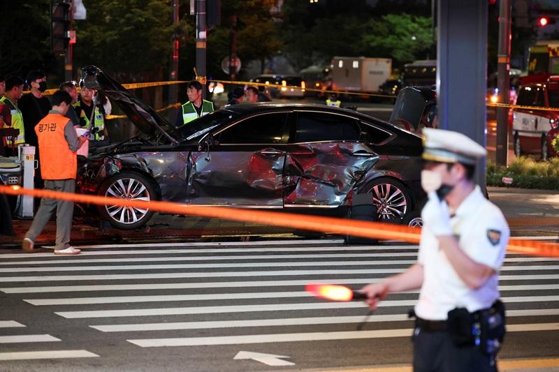 Car drives into crowd near Seoul City hall, nine dead