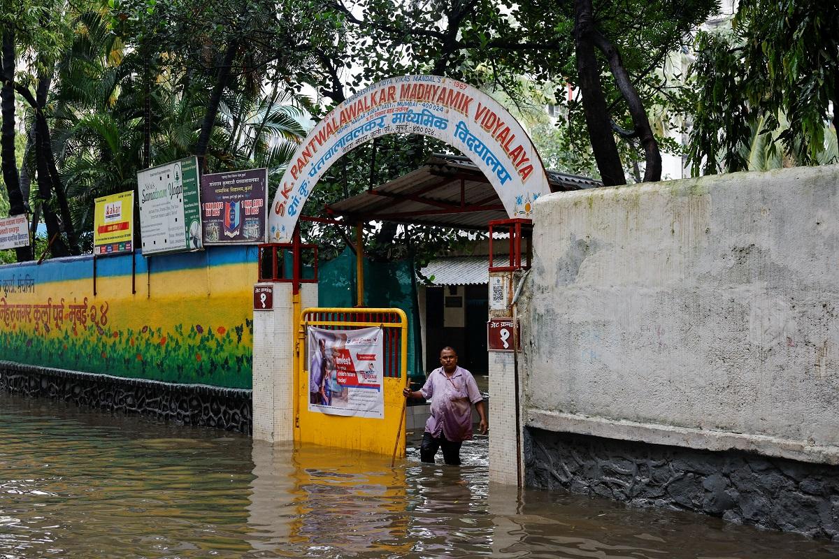 Heavy rains in India’s Mumbai hit transport, shut schools