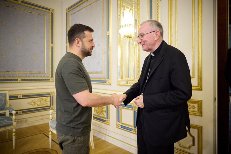 Ukraine's Zelenskiy discusses peace, prisoners with senior Vatican official