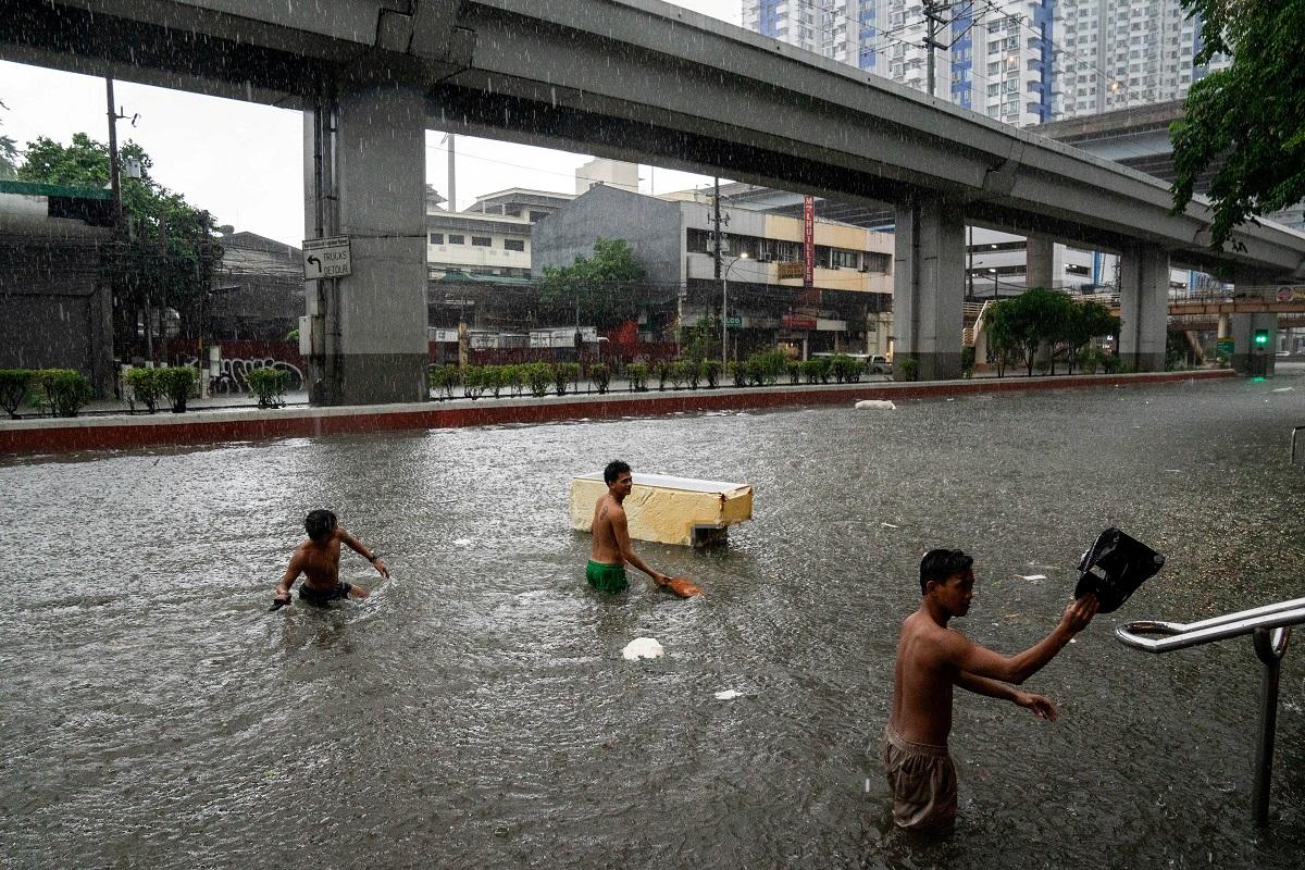 Flood in Manila due to the Southwest Monsoon enhanced by Typhoon Carina