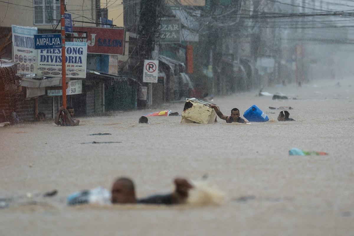 Meralco said a little less than 400,000 customers still have no power in areas affected by Super Typhoon Carina and the enhanced Habagat.