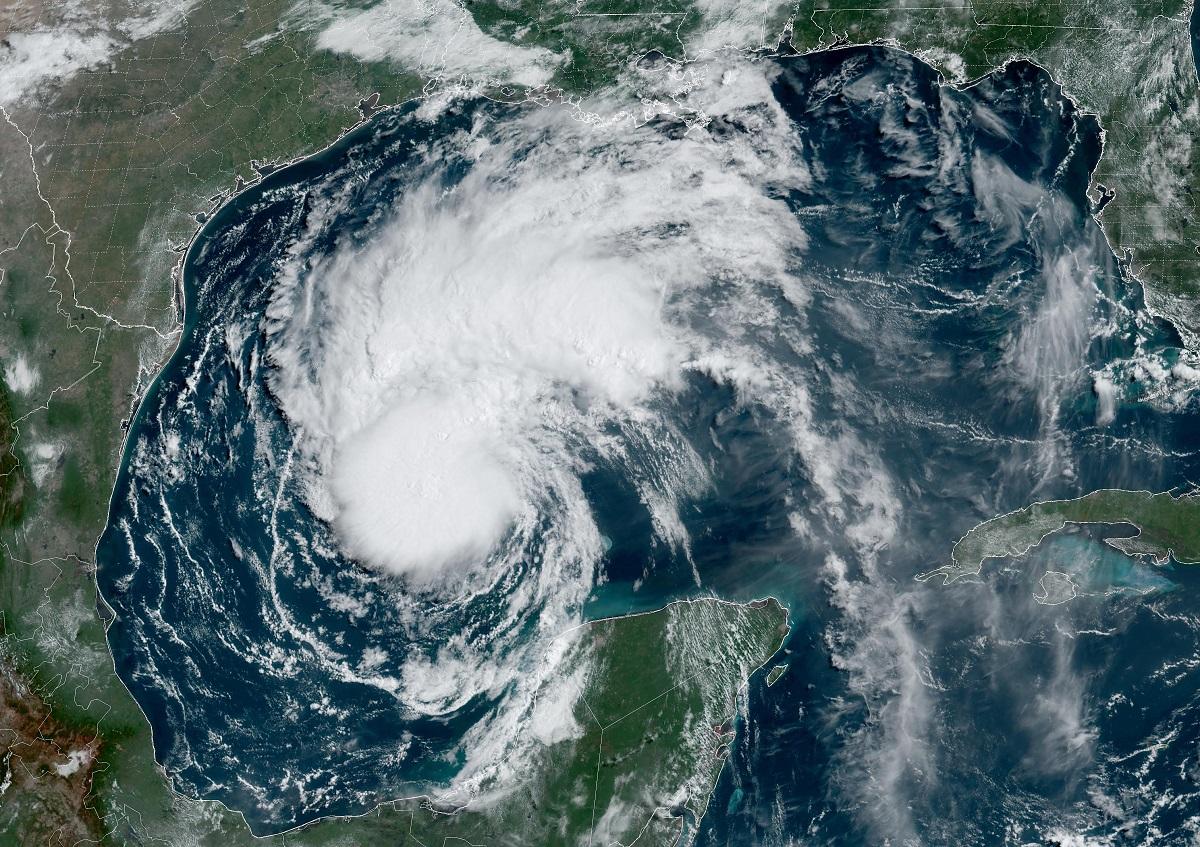 Storm Beryl heads for Texas, may regain hurricane force