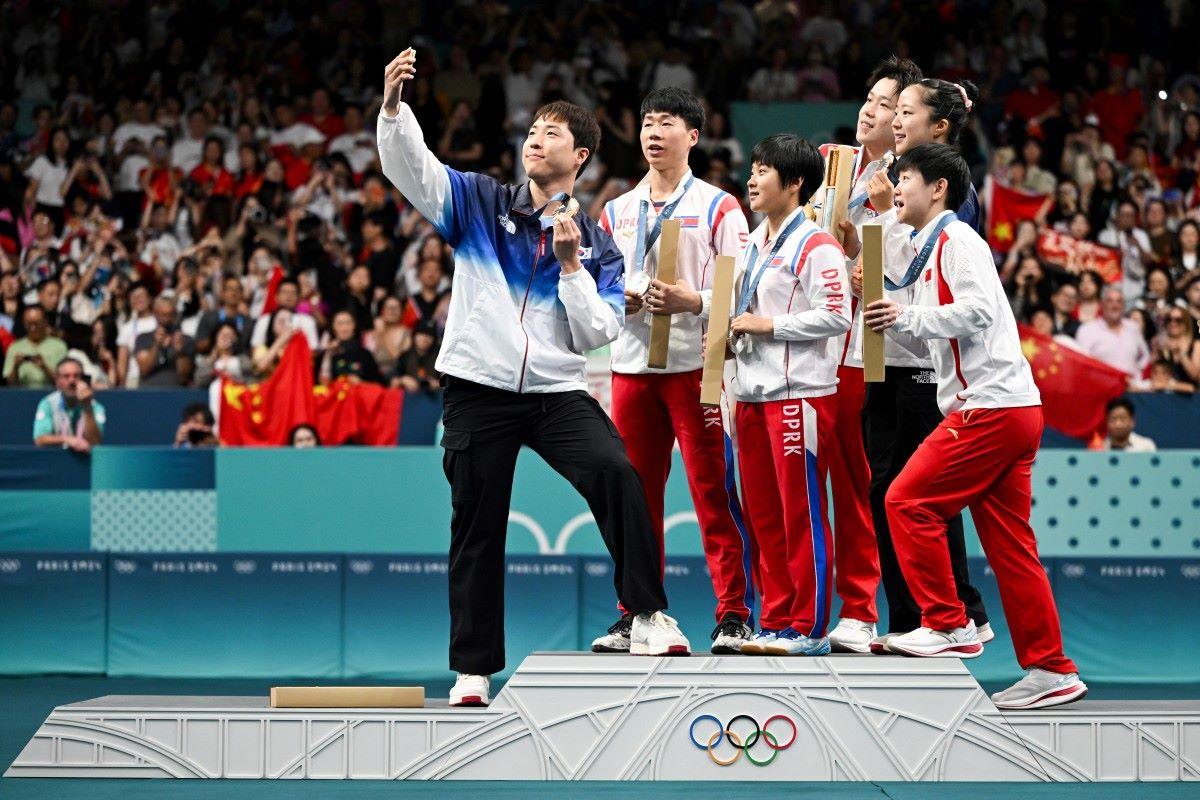 North-South Korea Olympic podium selfie goes viral