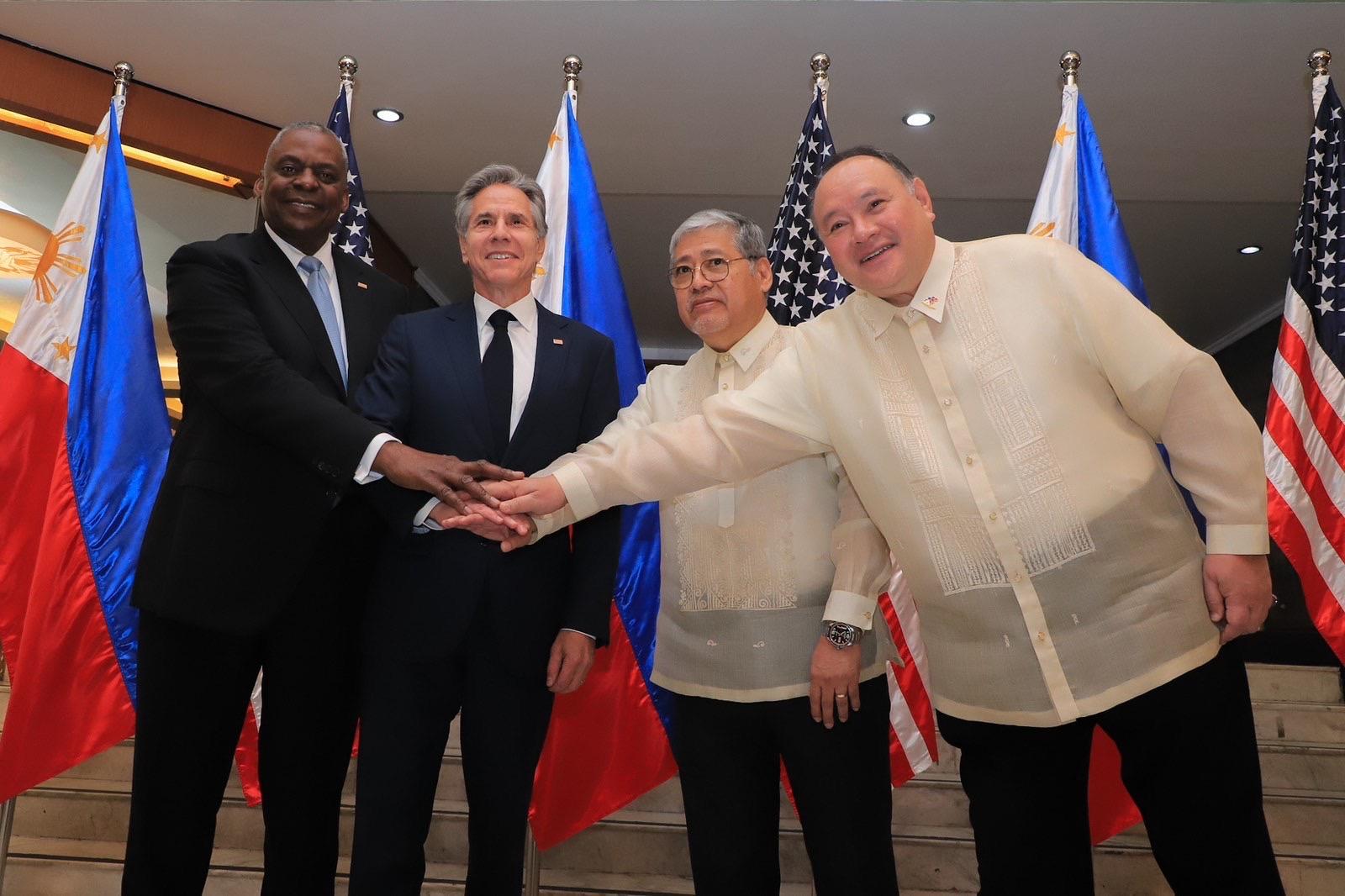 US gives Philippines $500 million for military coast guard