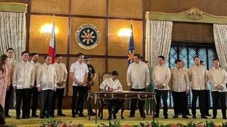 Marcos signs new government procurement, anti-financial account scamming laws