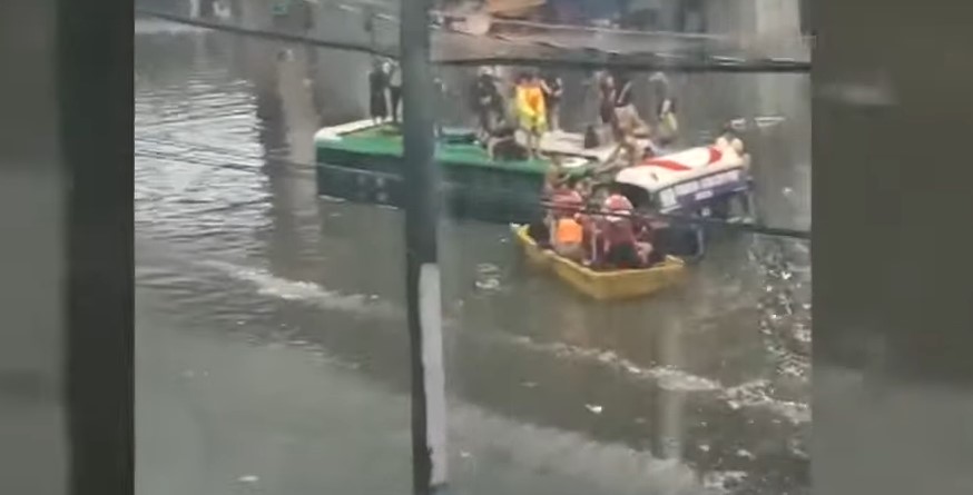 carina habagat passengers climb bus roof on araneta avenue