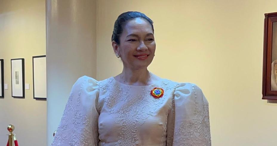 Risa Hontiveros wears rainbow pin, baro't saya at Senate opening session ahead of SONA