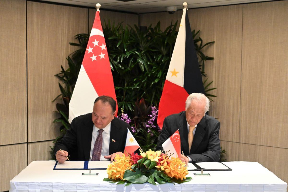 Philippines, Singapore sign MOU on defense cooperation | GMA News Online