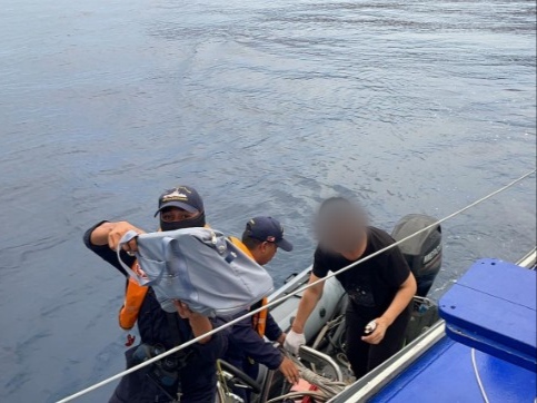 PCG conducted a medical evacuation after a Chinese crew cut his left thumb in the waters of Antique.