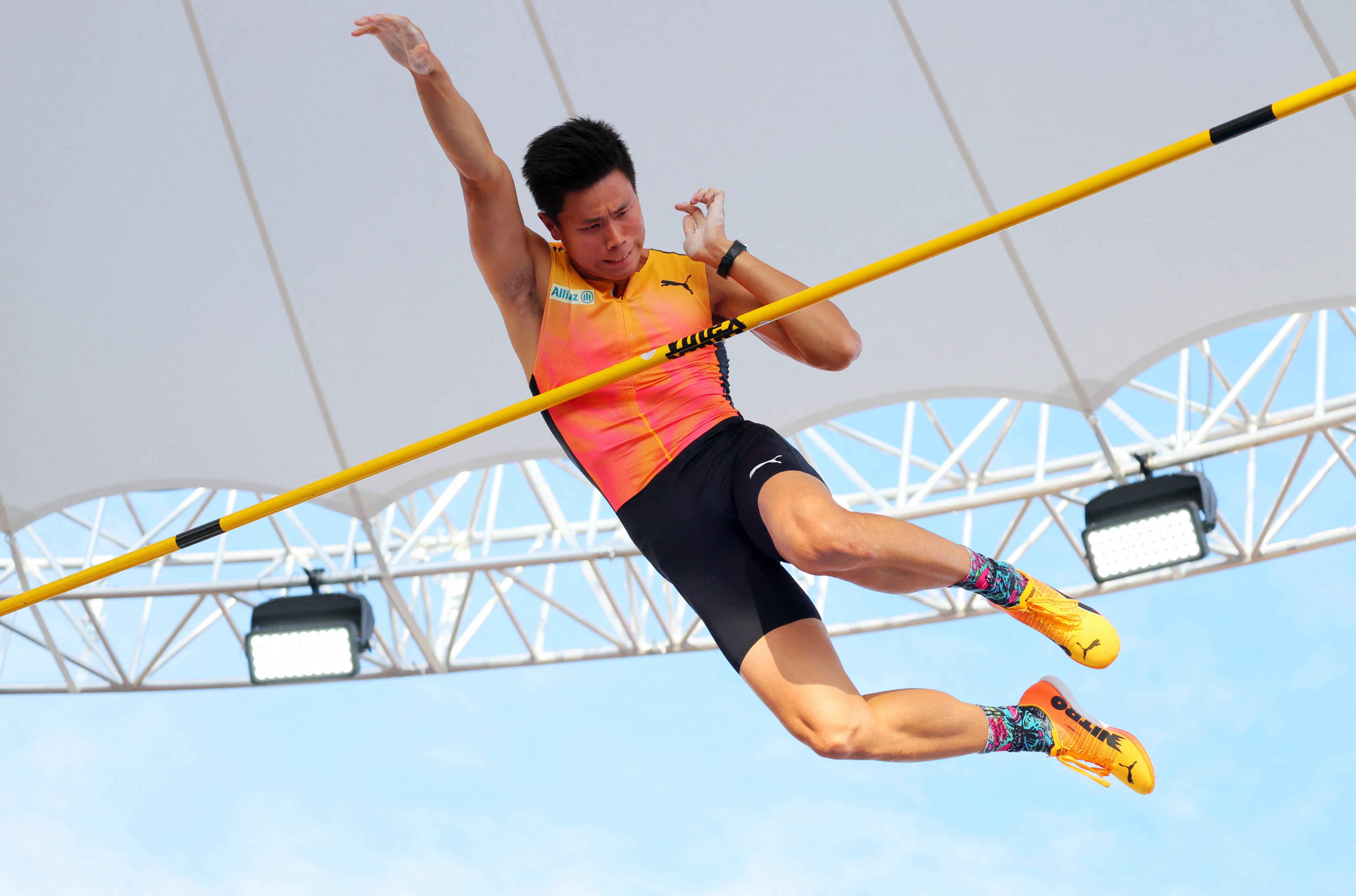 EJ Obiena pole vault