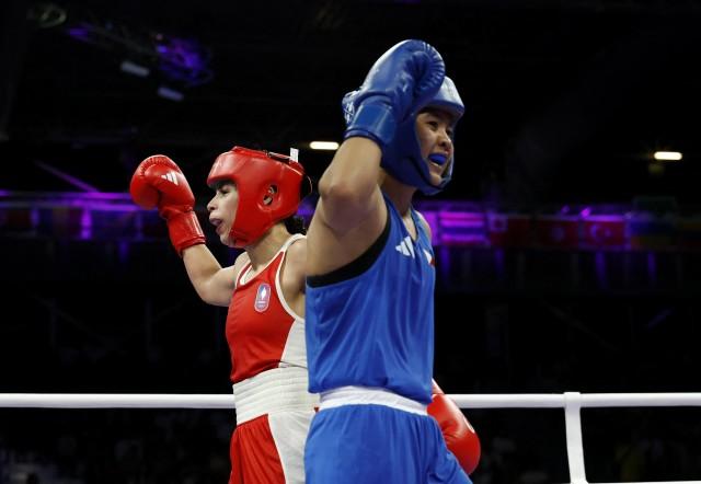 Paris 2024 Olympics - Boxing - Women's 57kg - Prelims - Round of 16 - August 02. Amina Zidani of France and Nesthy Petecio of Philippines both react at the end of their fight. REUTERS/Peter Cziborra