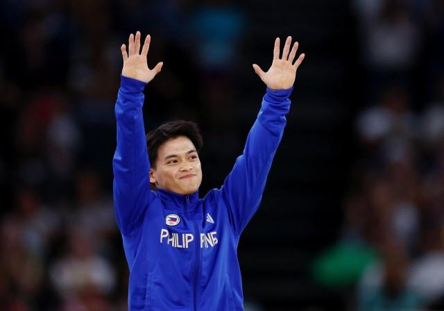 Paris 2024 Olympics - Artistic Gymnastics - Men's Vault Victory Ceremony - August 04, 2024. Gold medallist Carlos Edriel Yulo of Philippines celebrates on the podium. REUTERS/Hannah Mckay