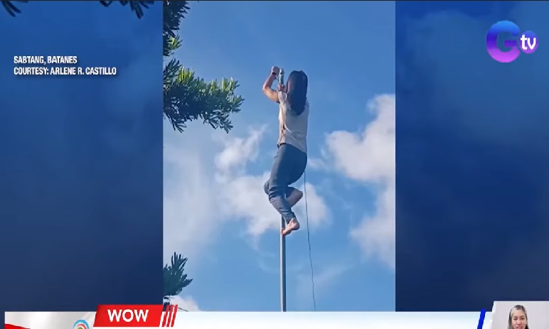 Babaeng guro, umakyat sa flagpole para palitan ang lubid na kinakabitan ng watawat thumbnail