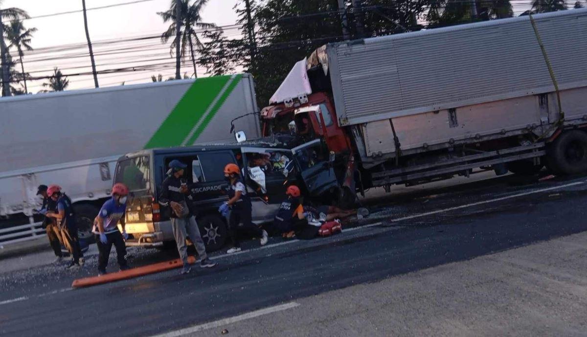 Pito, patay sa salpukan ng van at truck sa Sariaya, Quezon