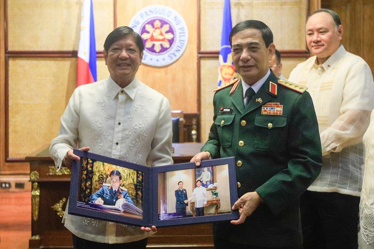 Vietnam's defense minister pays courtesy call on Marcos