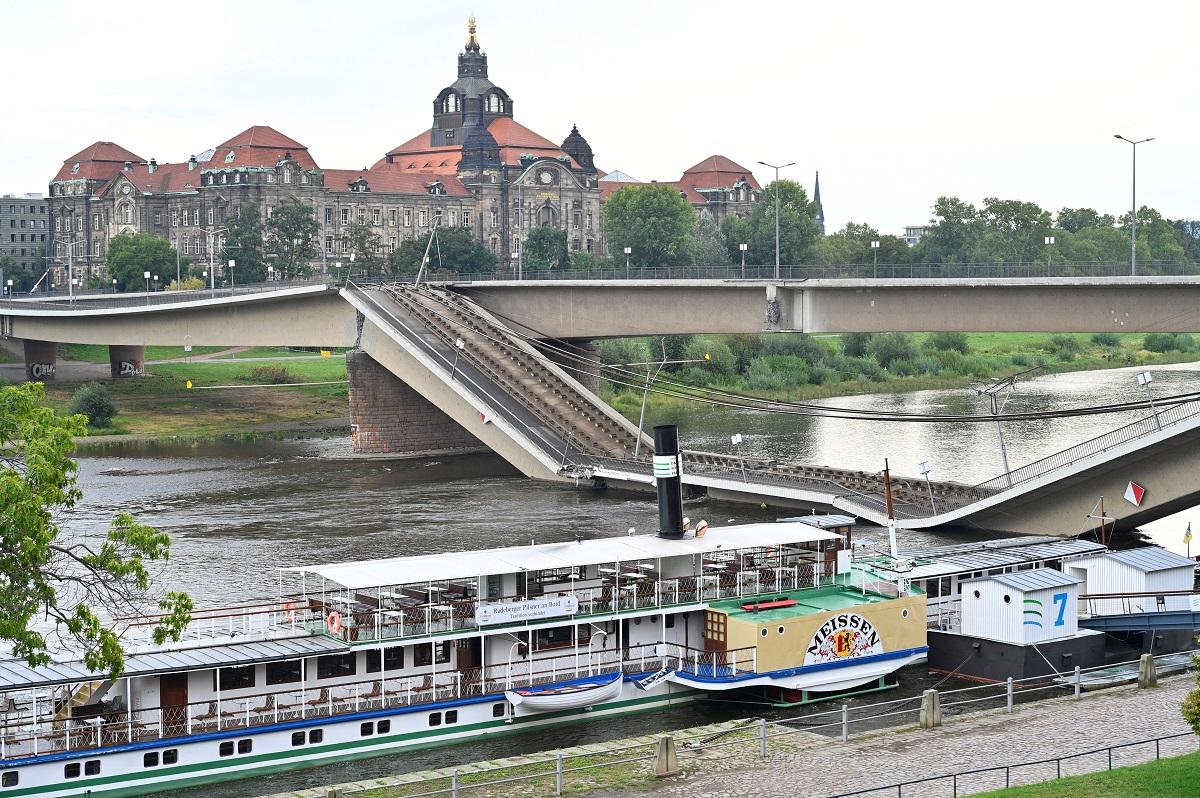 Bridge partially collapses in Germany's Dresden