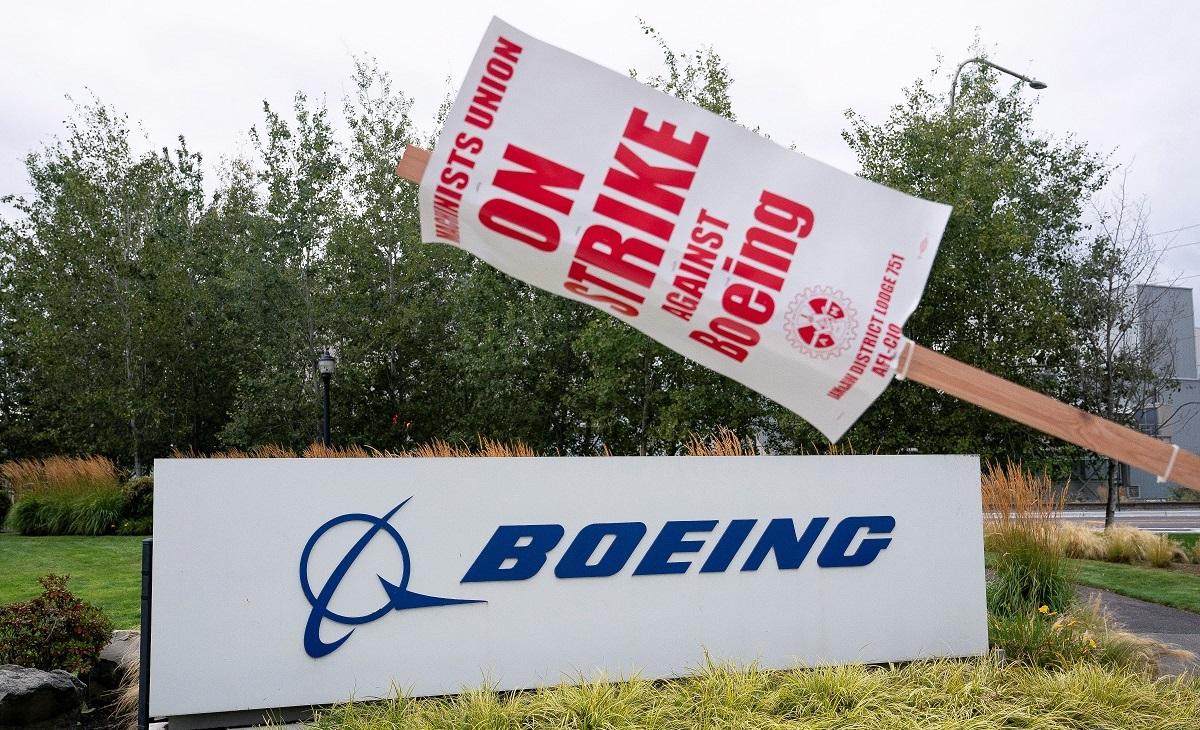 Boeing to temporarily furlough tens of thousands of employees