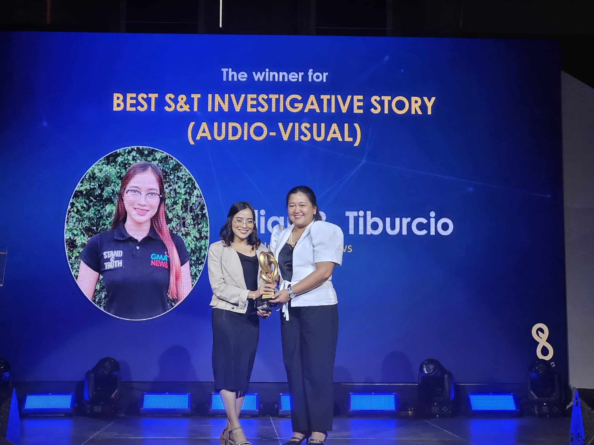 GMA Integrated News DigiDokyu reporter Lilian B. Tiburcio receives the Bantog Award for Best Science and Technology Investigative Story (Audio-Visual)