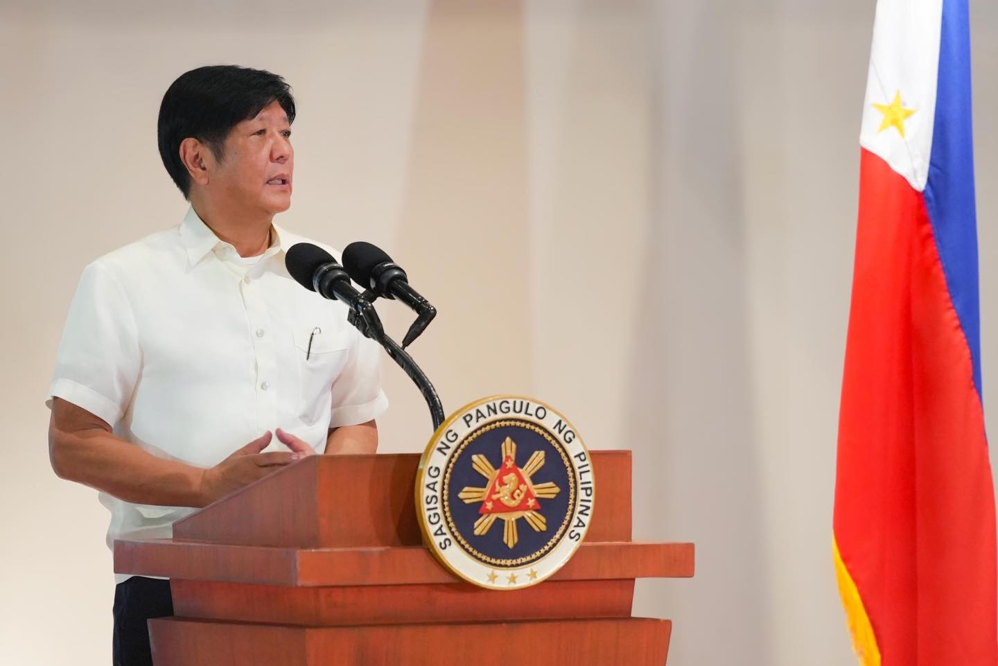 Gov"t vows to double efforts to protect journalists--Marcos