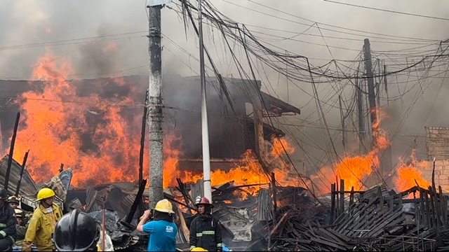 Huge fire hits residential area in Tondo, Manila 