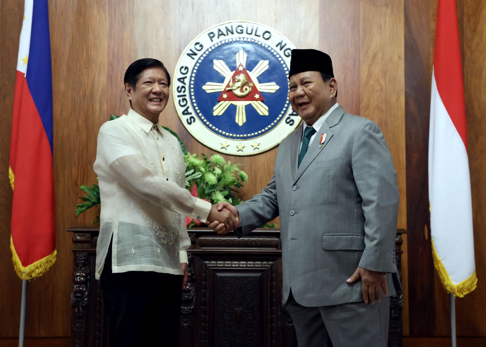 Bongbong Marcos receives Indonesian President-elect Prabowo at Malacañang