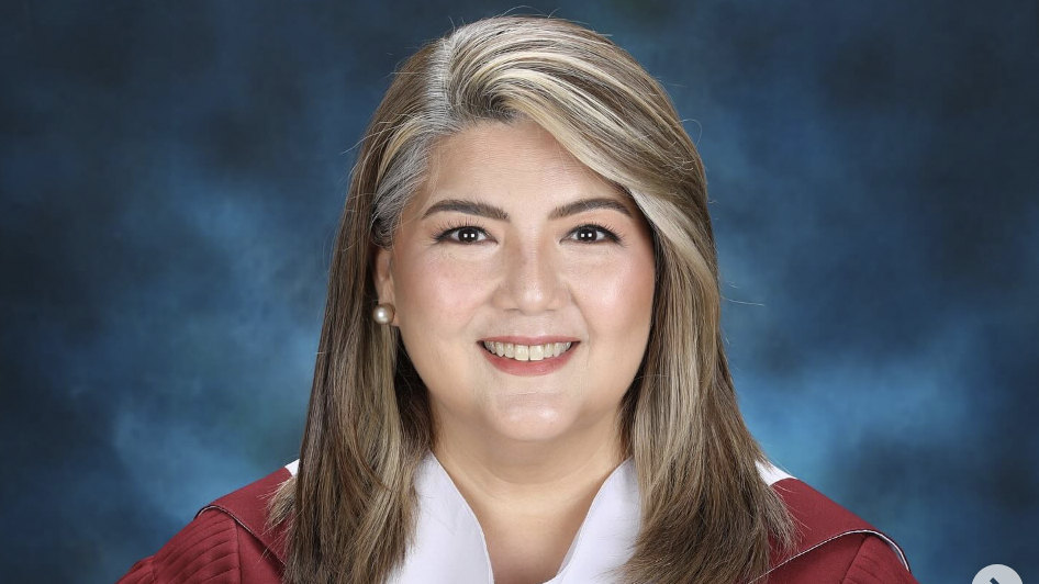 Arlene Muhlach graduates from college at 55 years old