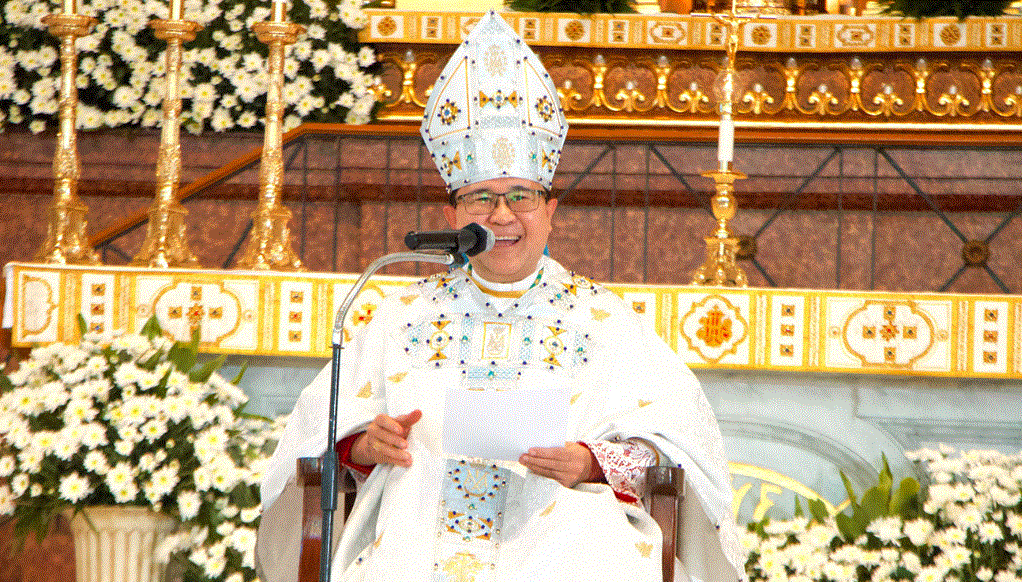 Baguio's new bishop, Rafael Cruz, ordained