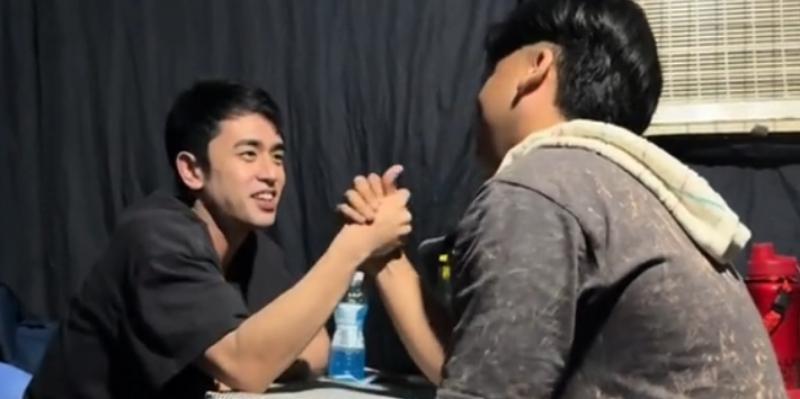 David Licauco, Jay Ortega, 'Pulang Araw' boys arm wrestle on set during break